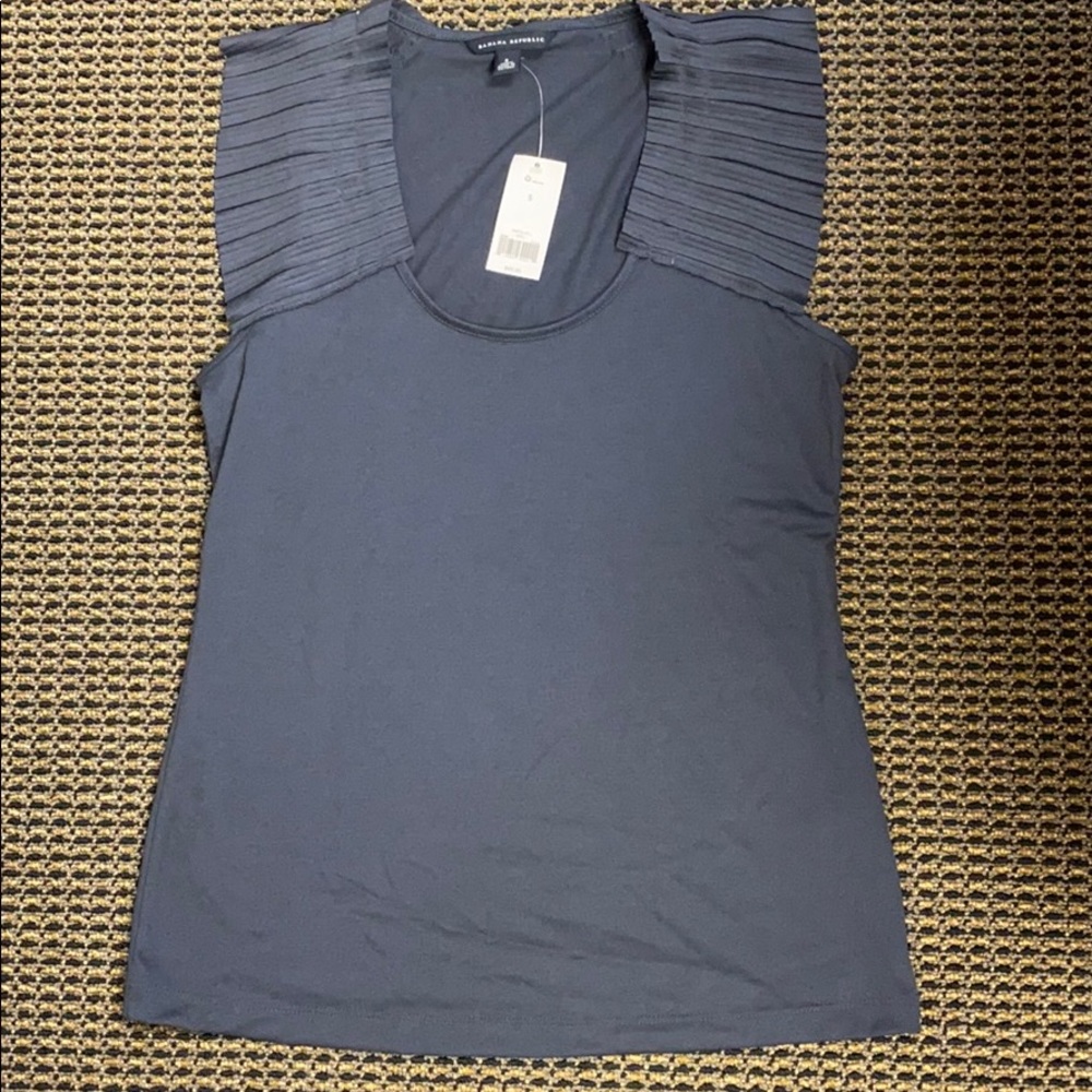 NWT Banana Republic micro pleat top, size S
